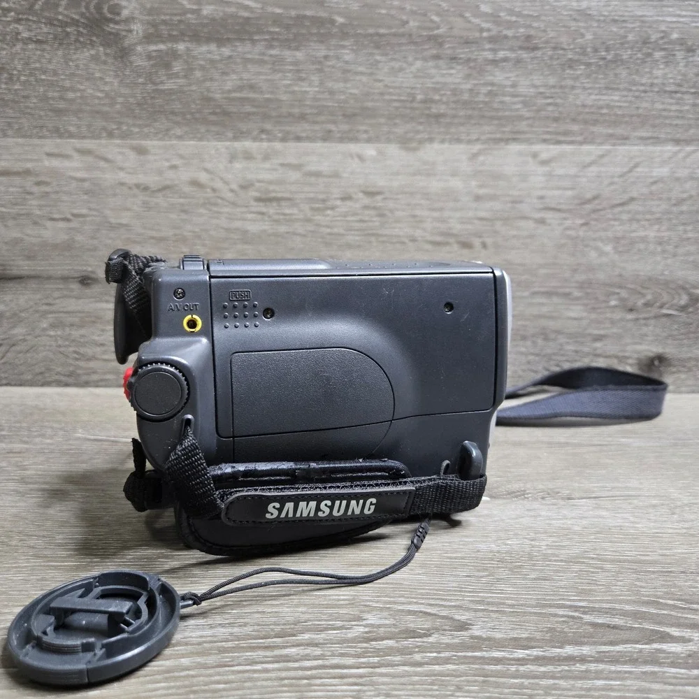 Samsung SCL906 NTSC Video Camera Camcorder (No battery or charger) As Is